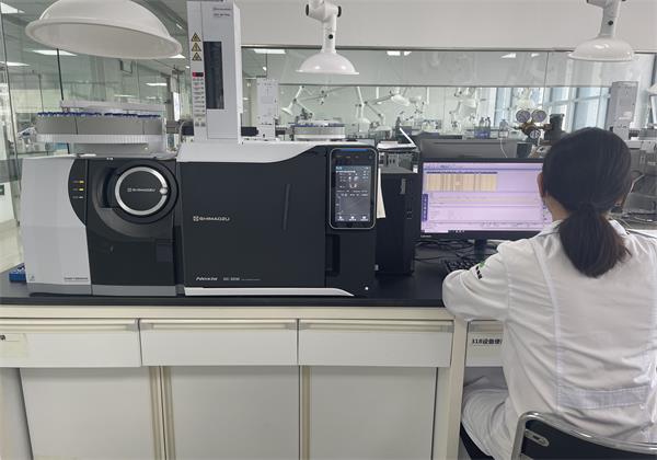 Shimatsu triple four pole gas chromatography-mass spectrometer