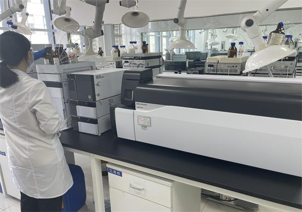 Shimadzu triple four pole liquid chromatography-mass spectrometer